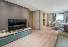 Heart of Edinburgh's Old Town - Modern 2 Bedroom Apartment & Lift - Old Fishmarket Close.